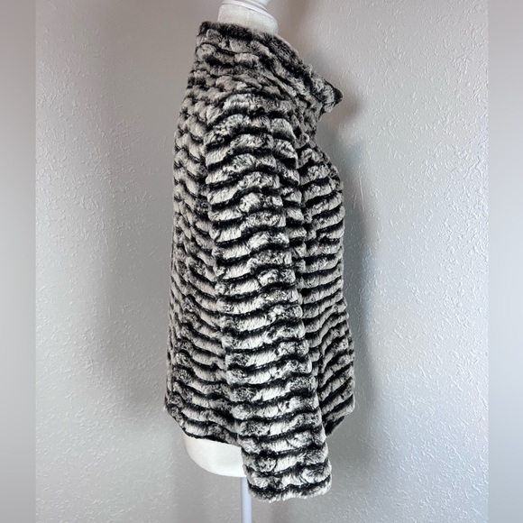 Angie Faux Fur Jacket - Picture 2 of 6